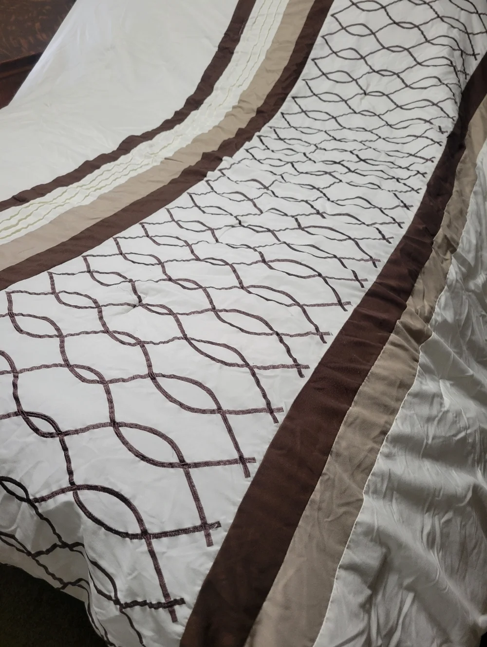 QUEEN COMFORTER - Picture 5 of 8